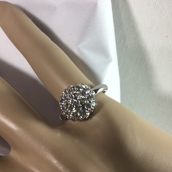 Jewelry - Round Cocktail Ring Size 5.5